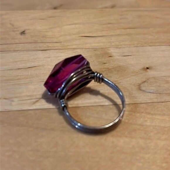 Beautiful costume jewelry ring. Silver wire hand crafted metal with pink stone - Picture 8 of 10